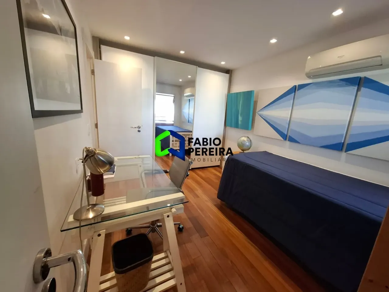 Apartment with open-plan kitchen, 3 bedrooms and 4 baths — photo 7