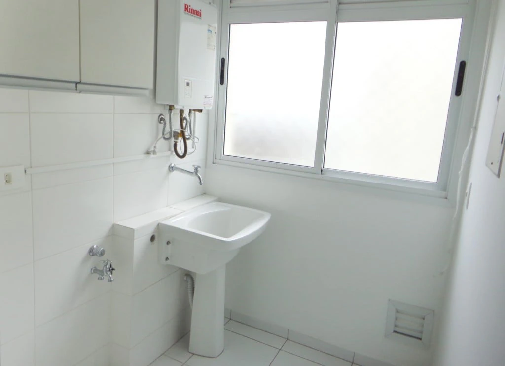 2-bedroom apartment with wood or laminate floors in Curitiba — photo 13