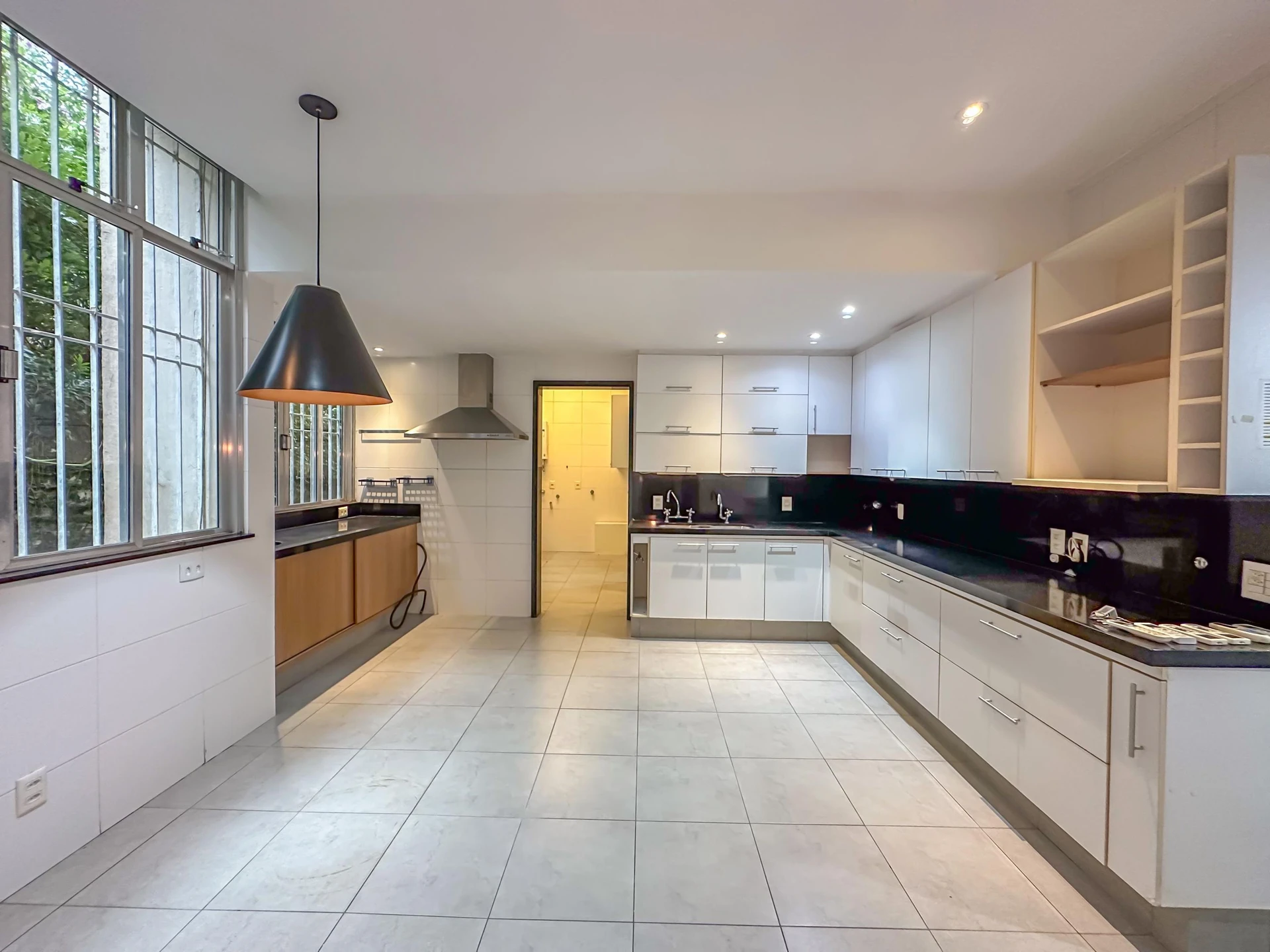 Apartment, 275 m², with a glass-enclosed balcony — photo 92