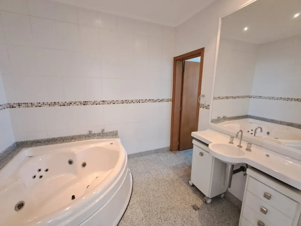 House for rent with 1,500 m², 4 bedrooms and 5 baths — photo 46