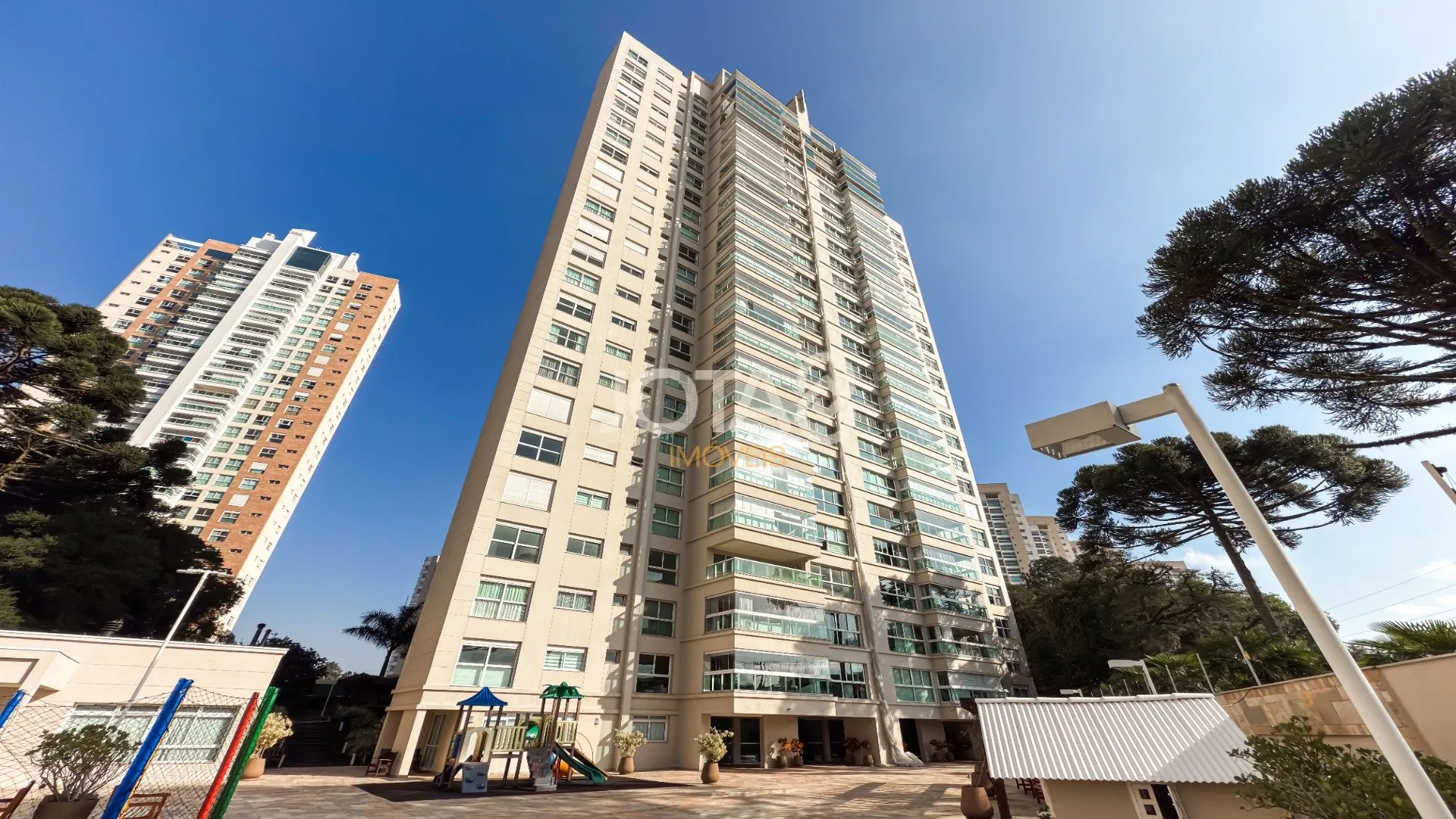 Furnished apartment, 267 m², with floor-to-ceiling windows — photo 49