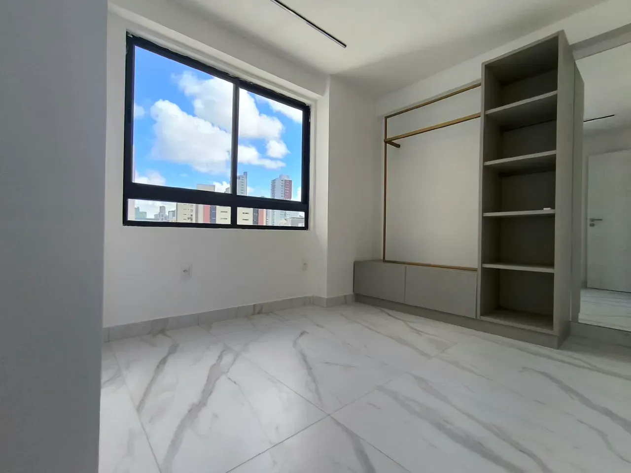 Rental apartment with 2 bedrooms and a sea-view balcony