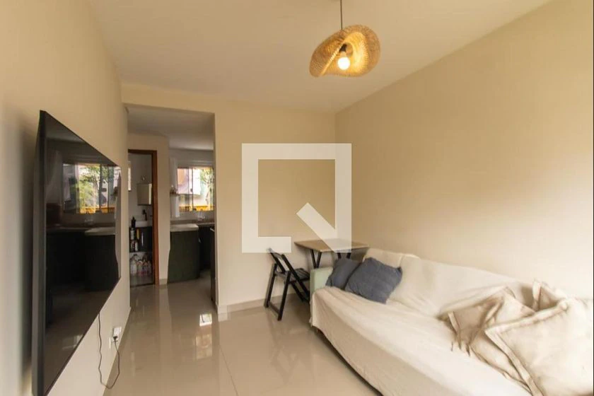 Furnished 2-bedroom house with 1 en-suite and private yard