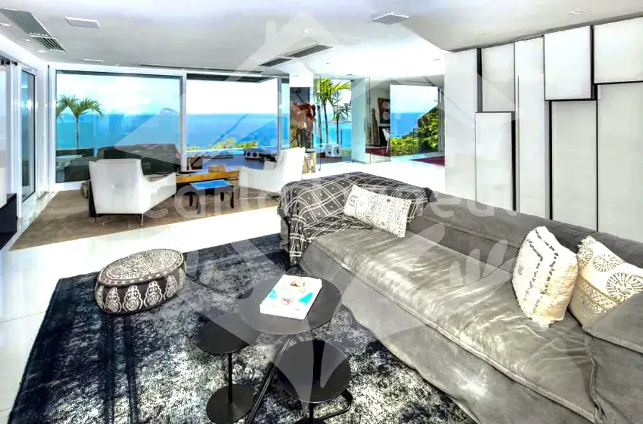 House with open-plan kitchen and a gas stove — photo 11