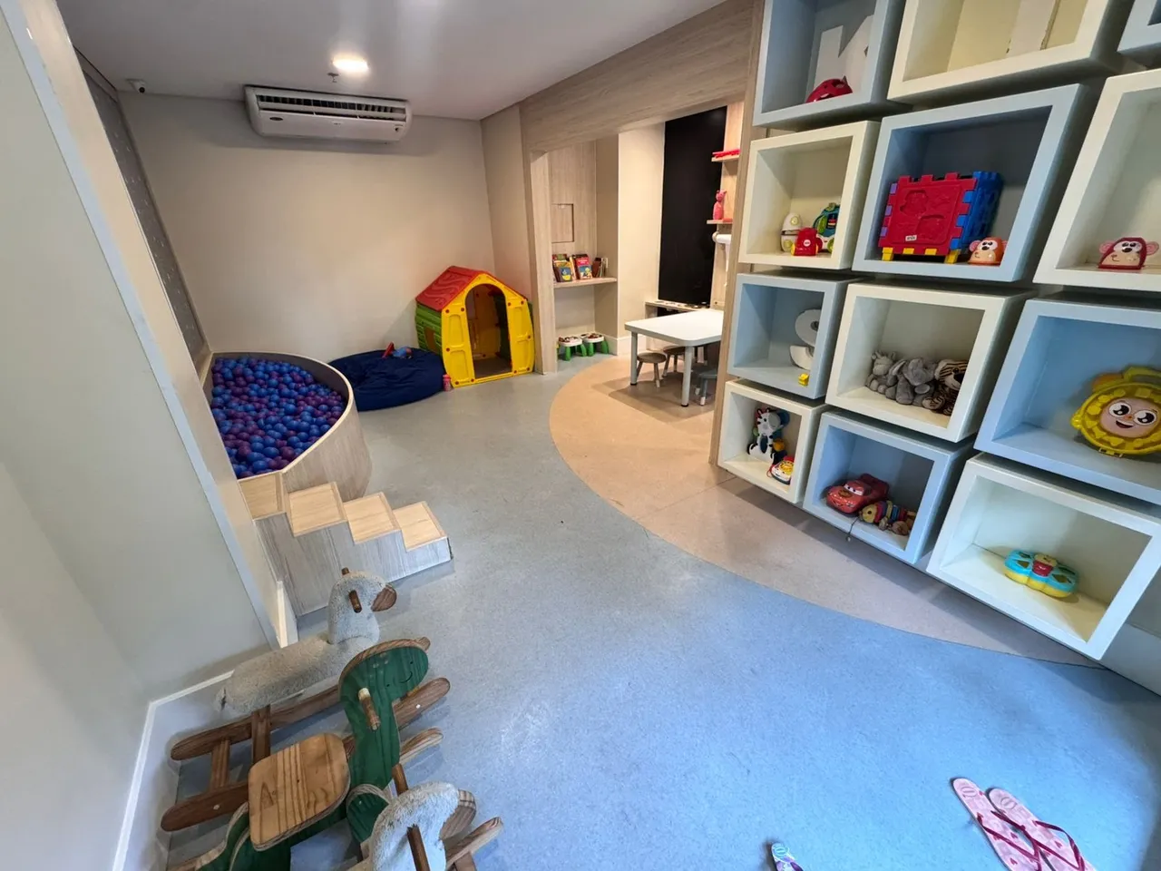 Furnished apartment with 2 bedrooms and 2 bathrooms — photo 16