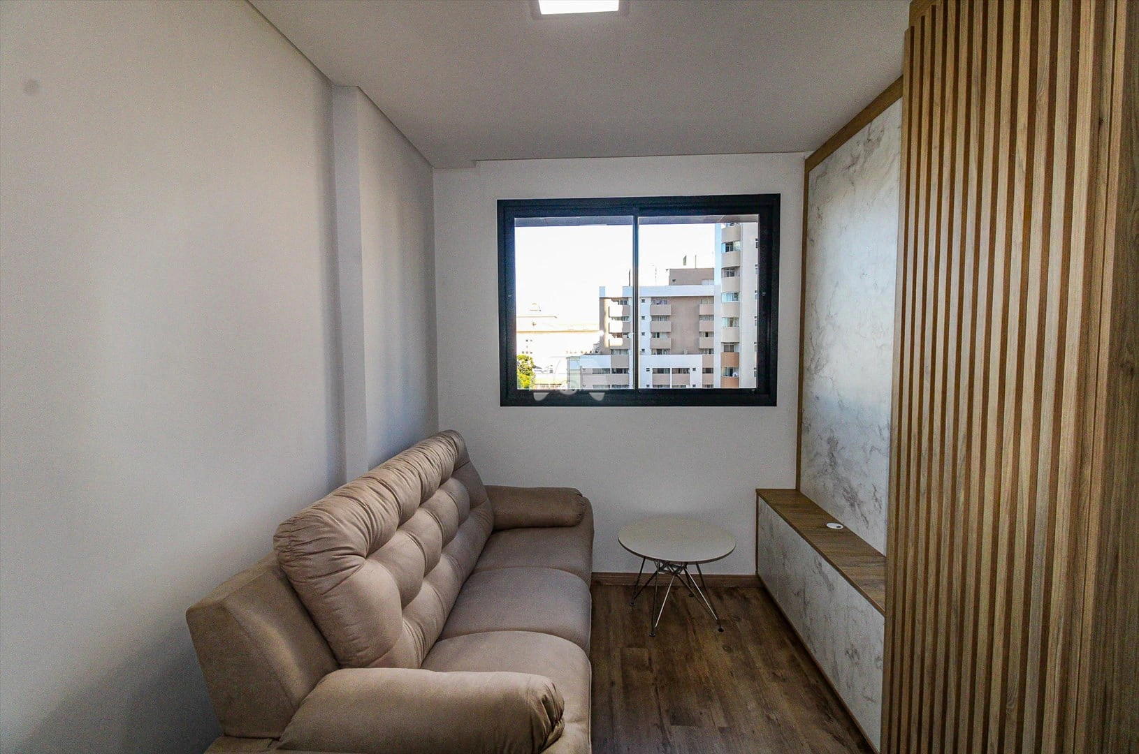 Furnished studio with glassed-in balcony and built-ins — photo 7