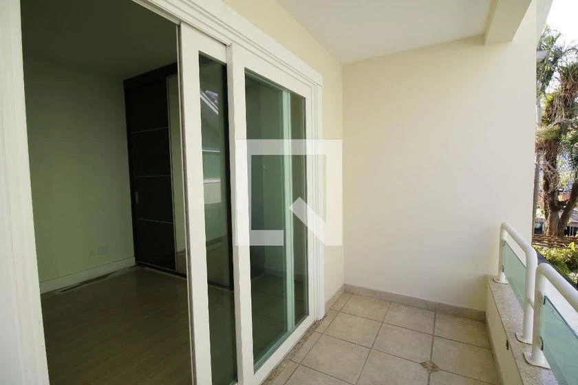 House with 4 en-suite bedrooms and 597 m², 4 parking — photo 33