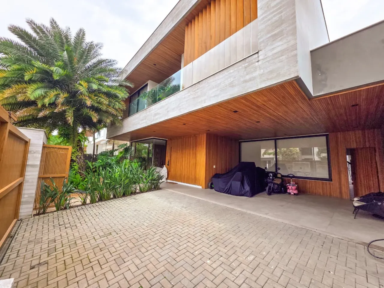 Furnished house, 920 m², with a bathtub — photo 43