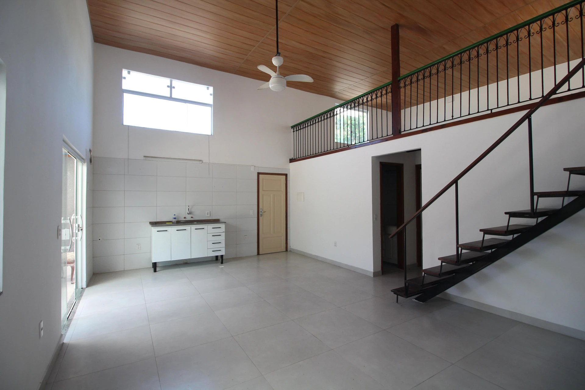 House with 4 bedrooms, 2 bathrooms and private garden — photo 52