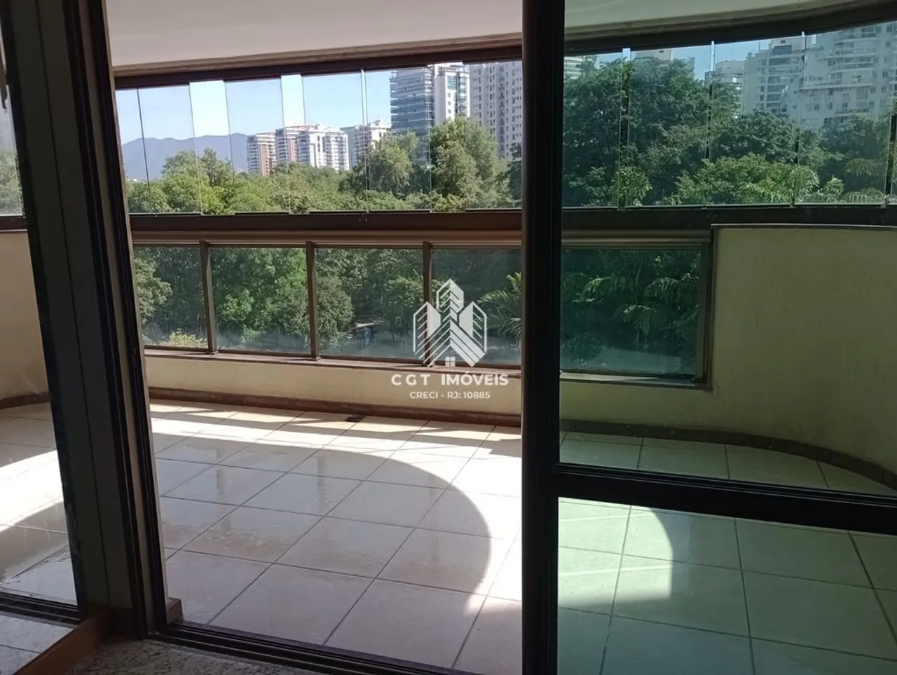 4-bedroom apartment with built-in wardrobes — photo 11