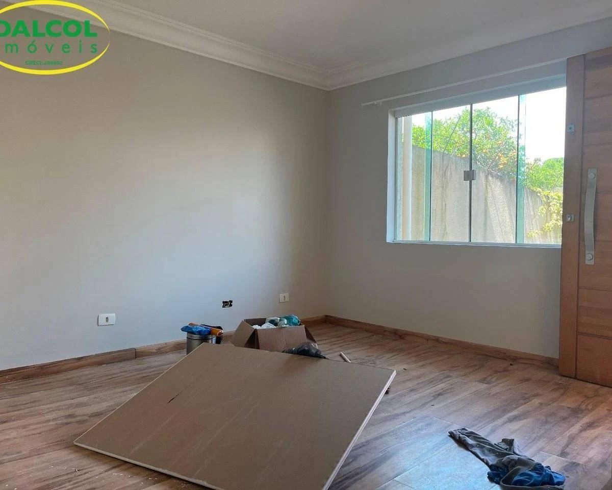 3-bedroom house with wood or laminate floors — photo 7