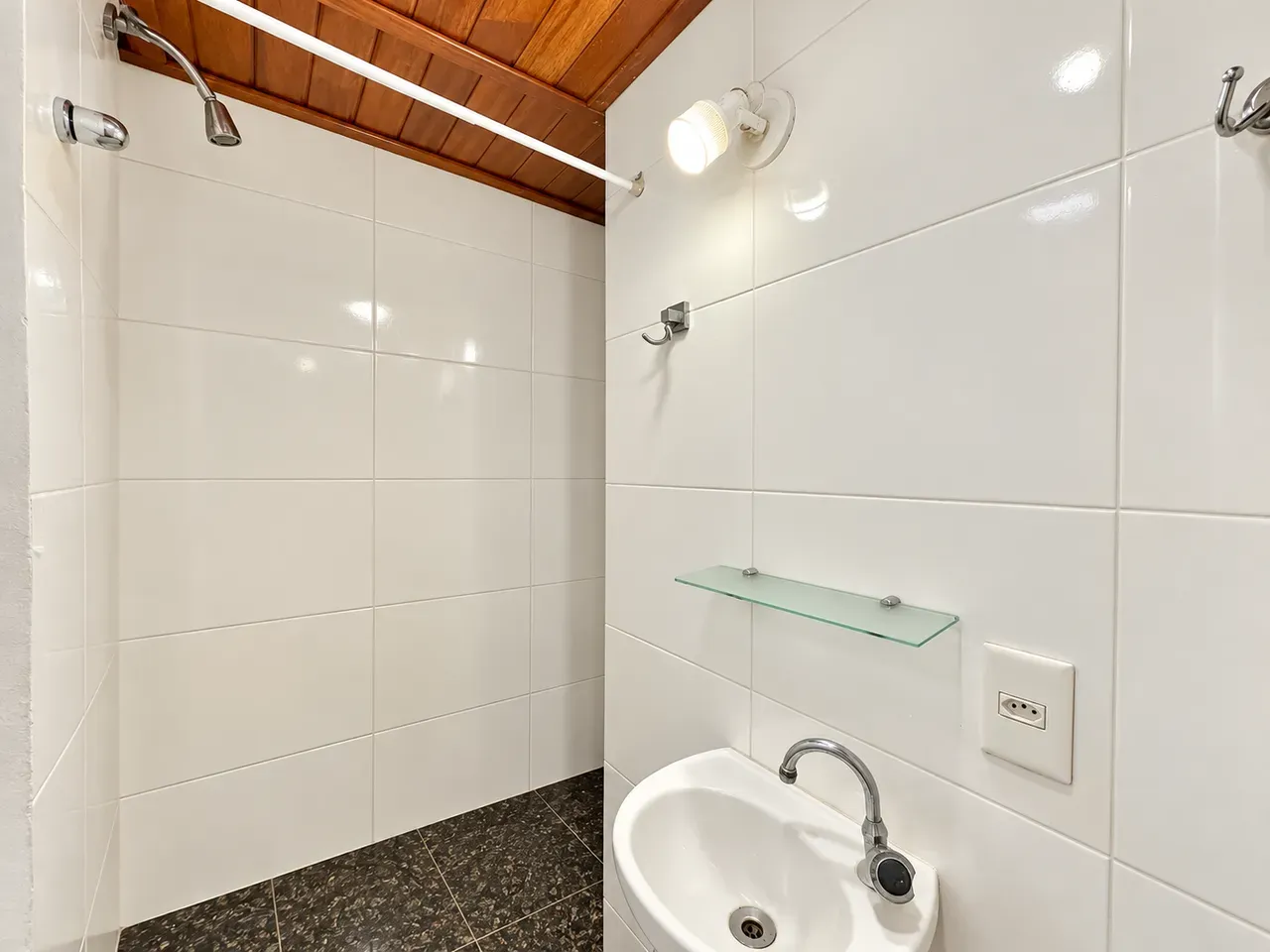 Furnished apartment, 268 m², with a water view — photo 33