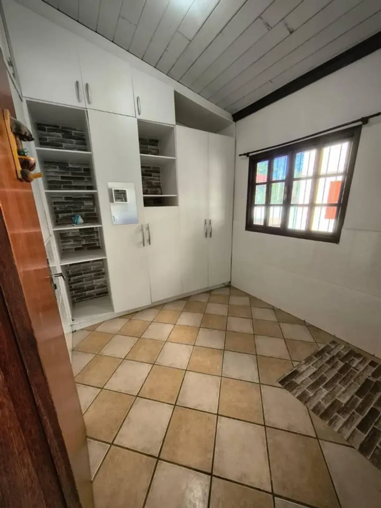 700 m² house with a bathtub and a grill on the balcony — photo 47