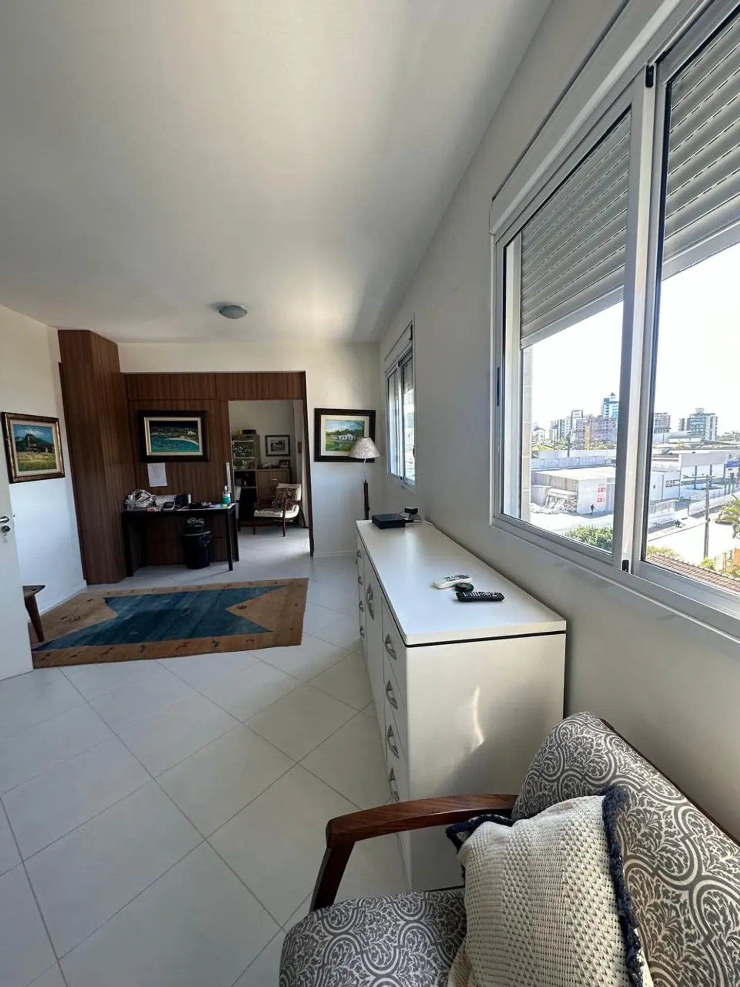 Furnished apartment, 98 m², with floor-to-ceiling windows — photo 17