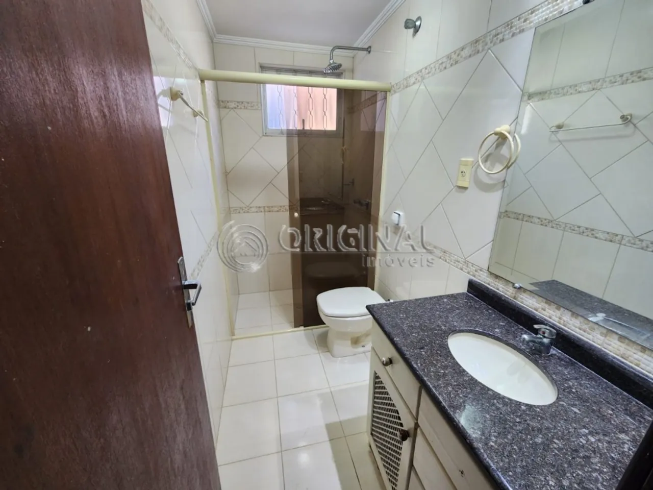 House with 3 bedrooms, 2 suites and private BBQ — photo 13
