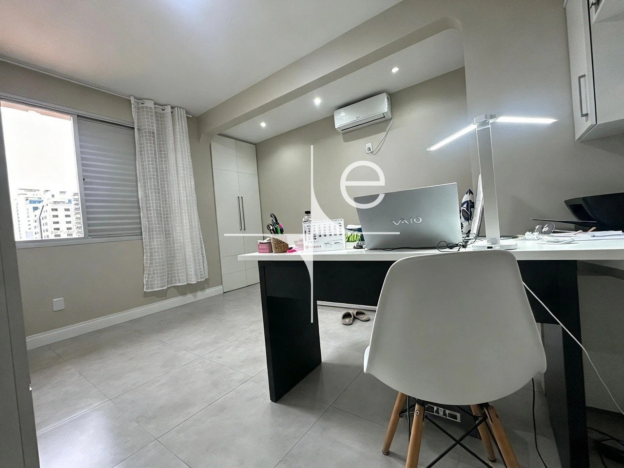 Furnished apartment, 184 m², with floor-to-ceiling windows — photo 25
