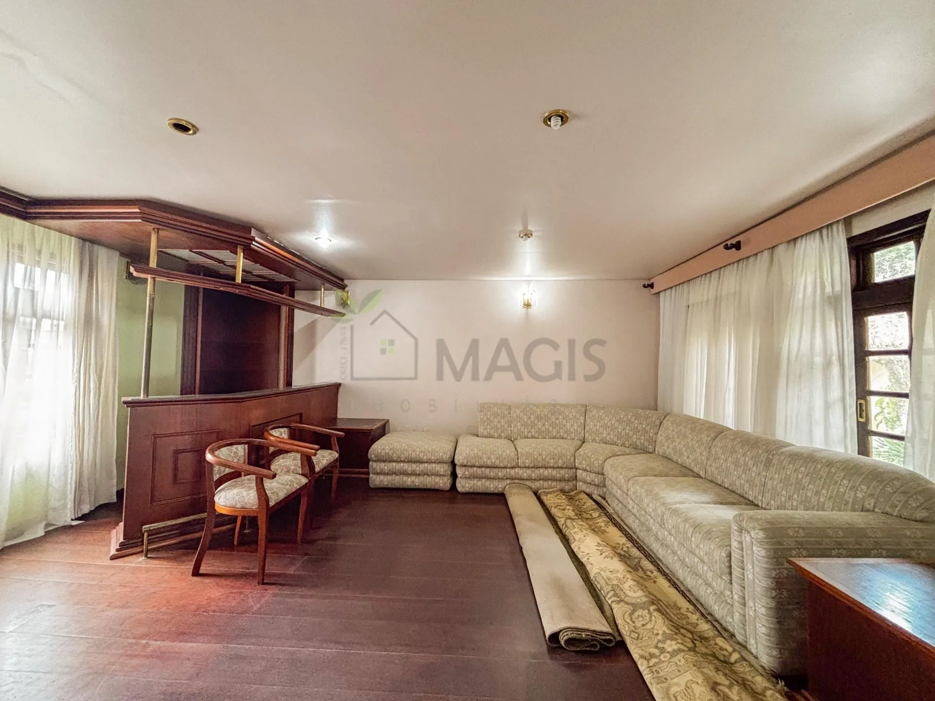 House with 5 bedrooms and 13 parking spaces across 2 floors — photo 43