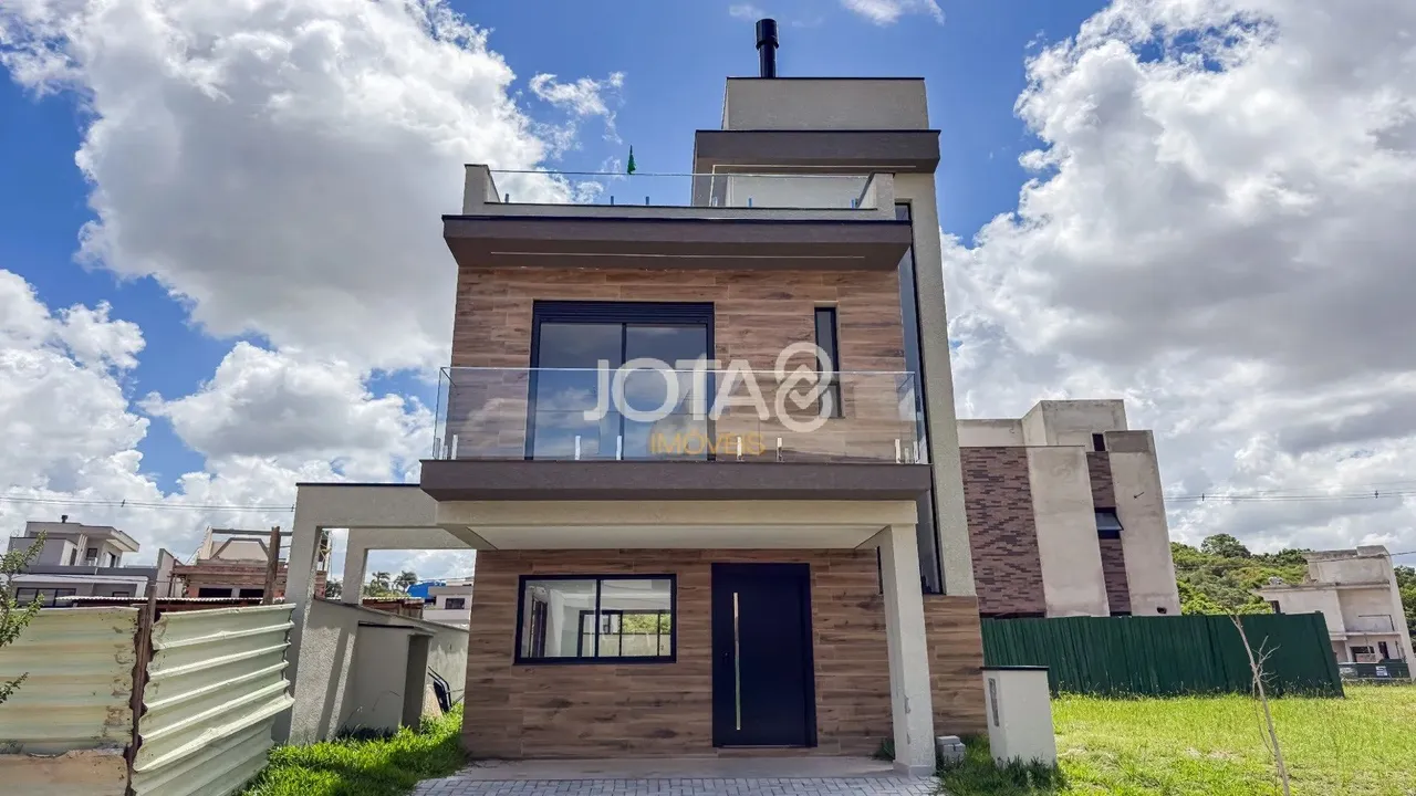 Condominium house with 3 en-suite bedrooms