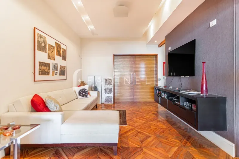 Apartamento de 4 quartos com janelas do chão ao teto — photo 9
