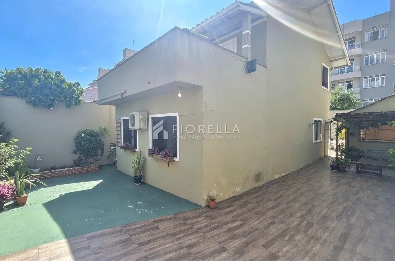 3-bedroom house with a grill on the balcony in Florianópolis — photo 12