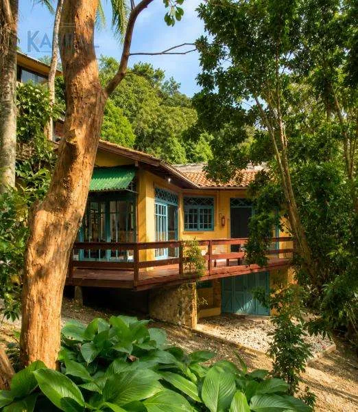 Furnished 1-bedroom apartment with air conditioning