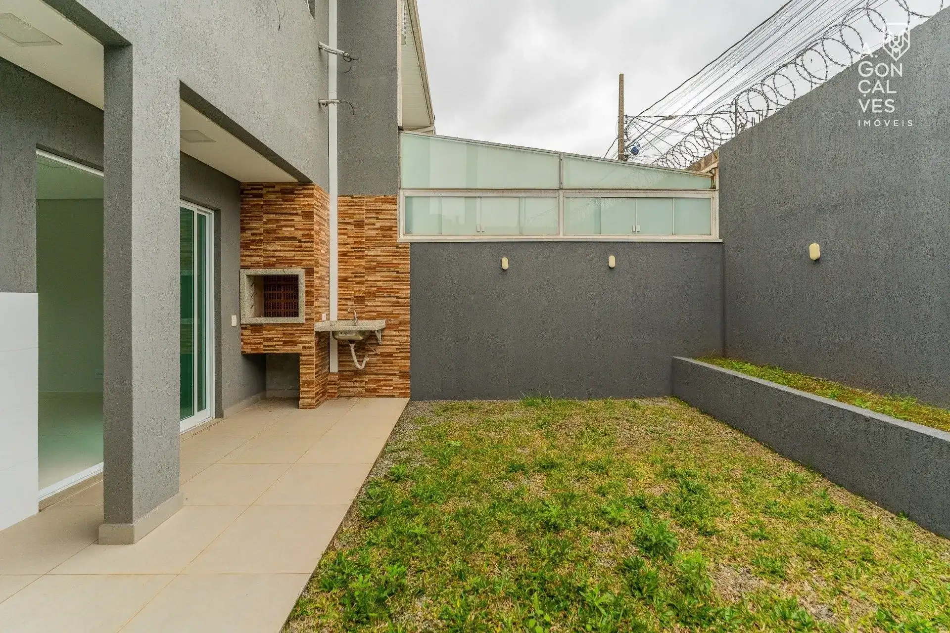 House with 3 bedrooms and an open-plan kitchen — photo 31