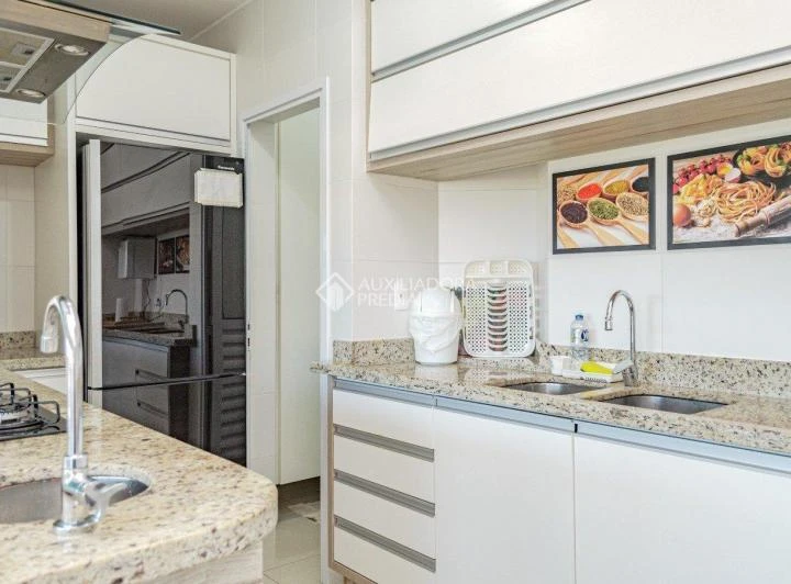Furnished 260 m² apartment with 3 en-suite bedrooms — photo 3