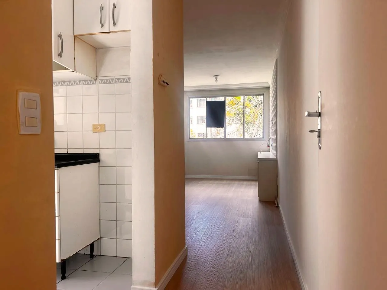 3-bedroom apartment with wood or laminate floors in Curitiba — photo 2