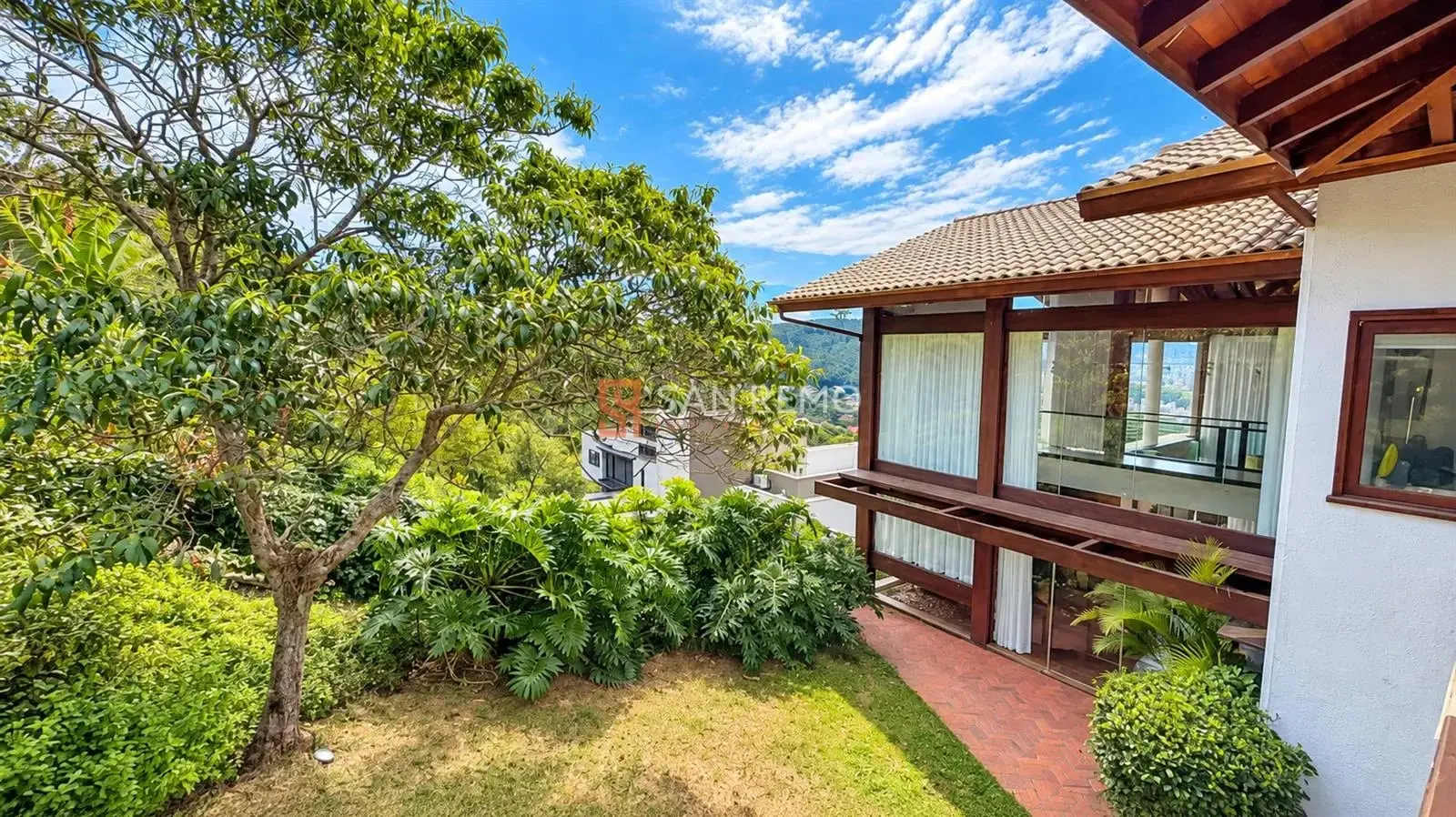 6-bedroom house with a walk-in closet in Florianópolis — photo 21