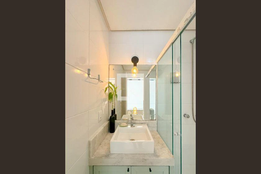 Balcony with a grill in a 2-bedroom apartment, 92 m² — photo 41