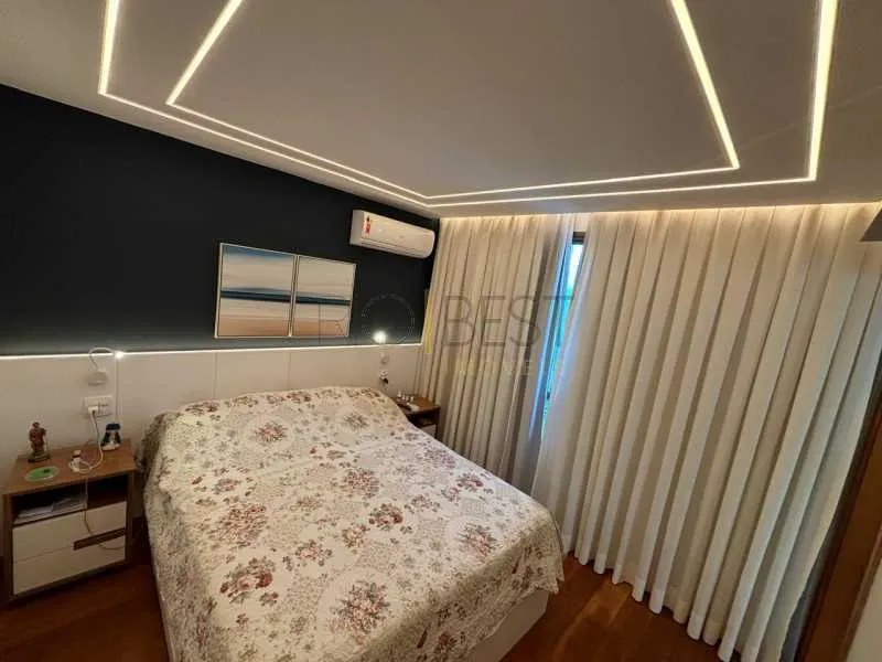 Furnished 4-bedroom apartment with a glassed-in balcony — photo 11
