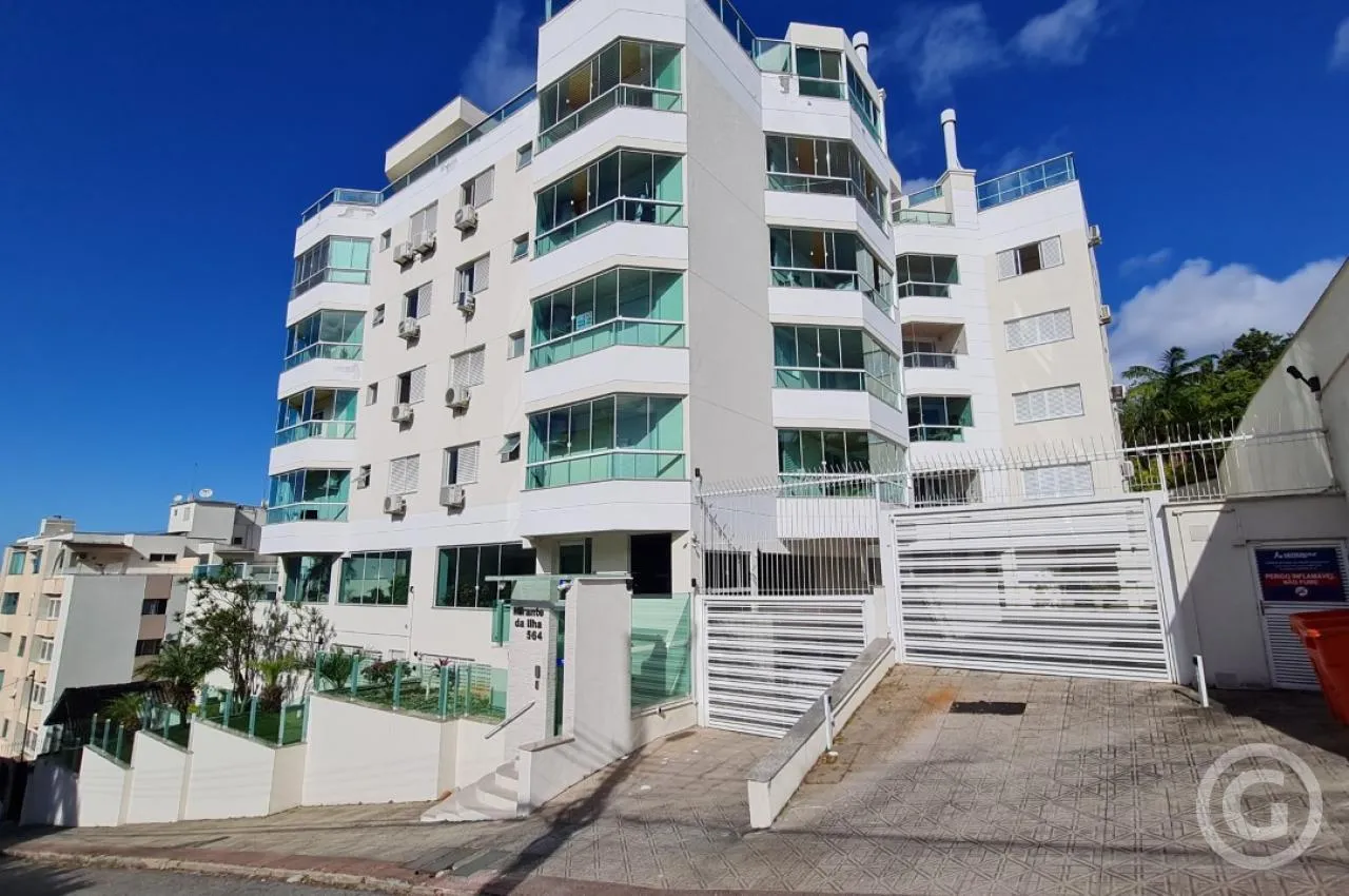 4-bedroom apartment with an enclosed balcony grill