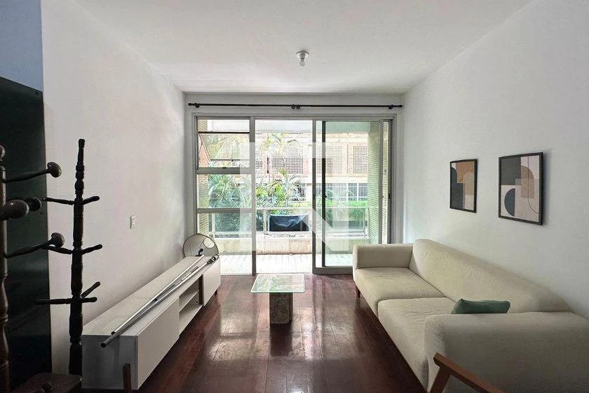 Glass-enclosed balcony in a 4-bedroom apartment, 113 m² — photo 7