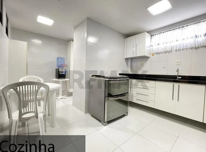 4-bedroom apartment with private BBQ area — photo 7