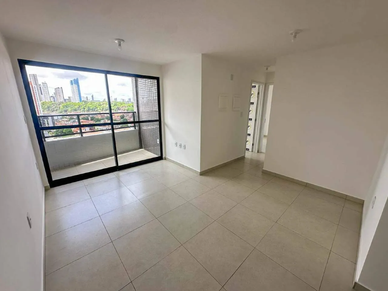 2-bedroom apartment with en-suite and fitted kitchen — photo 2