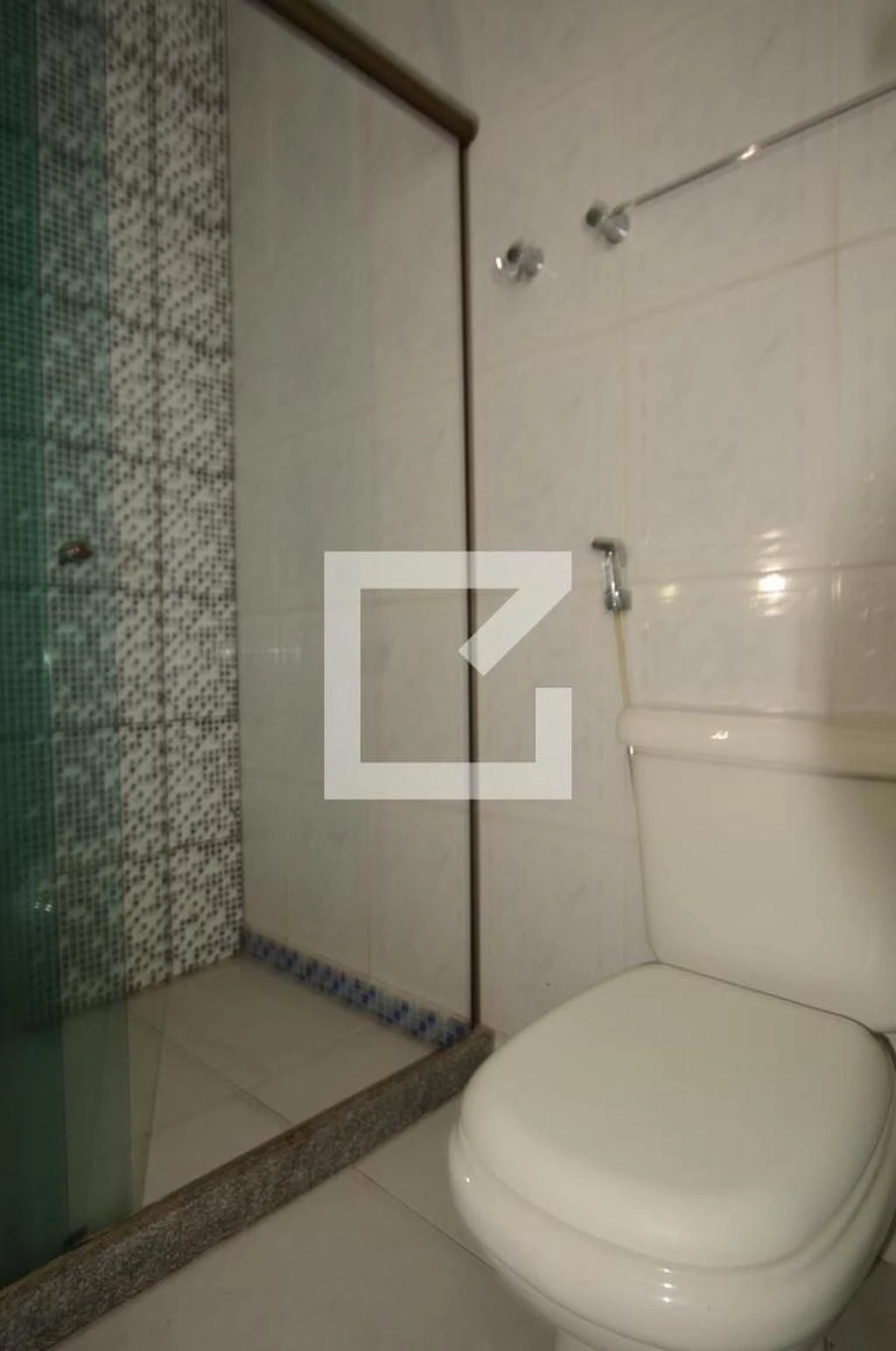 2-bedroom apartment with glass-enclosed shower — photo 17