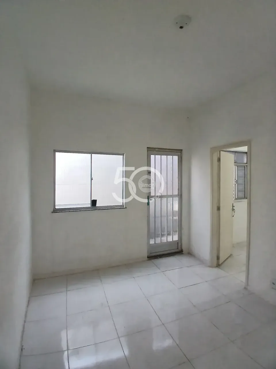 Unfurnished apartment with 2 bedrooms and a separate kitchen — photo 5