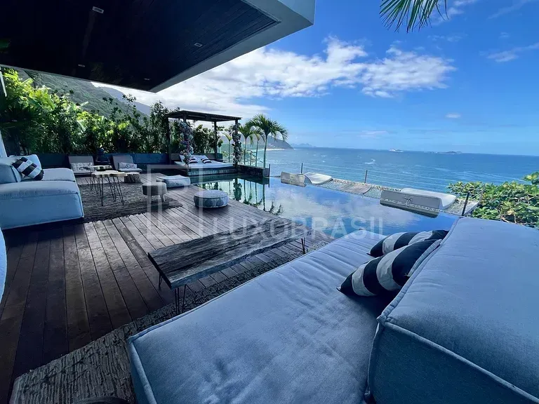 Furnished house with 5 bedrooms and an open-plan kitchen — photo 9