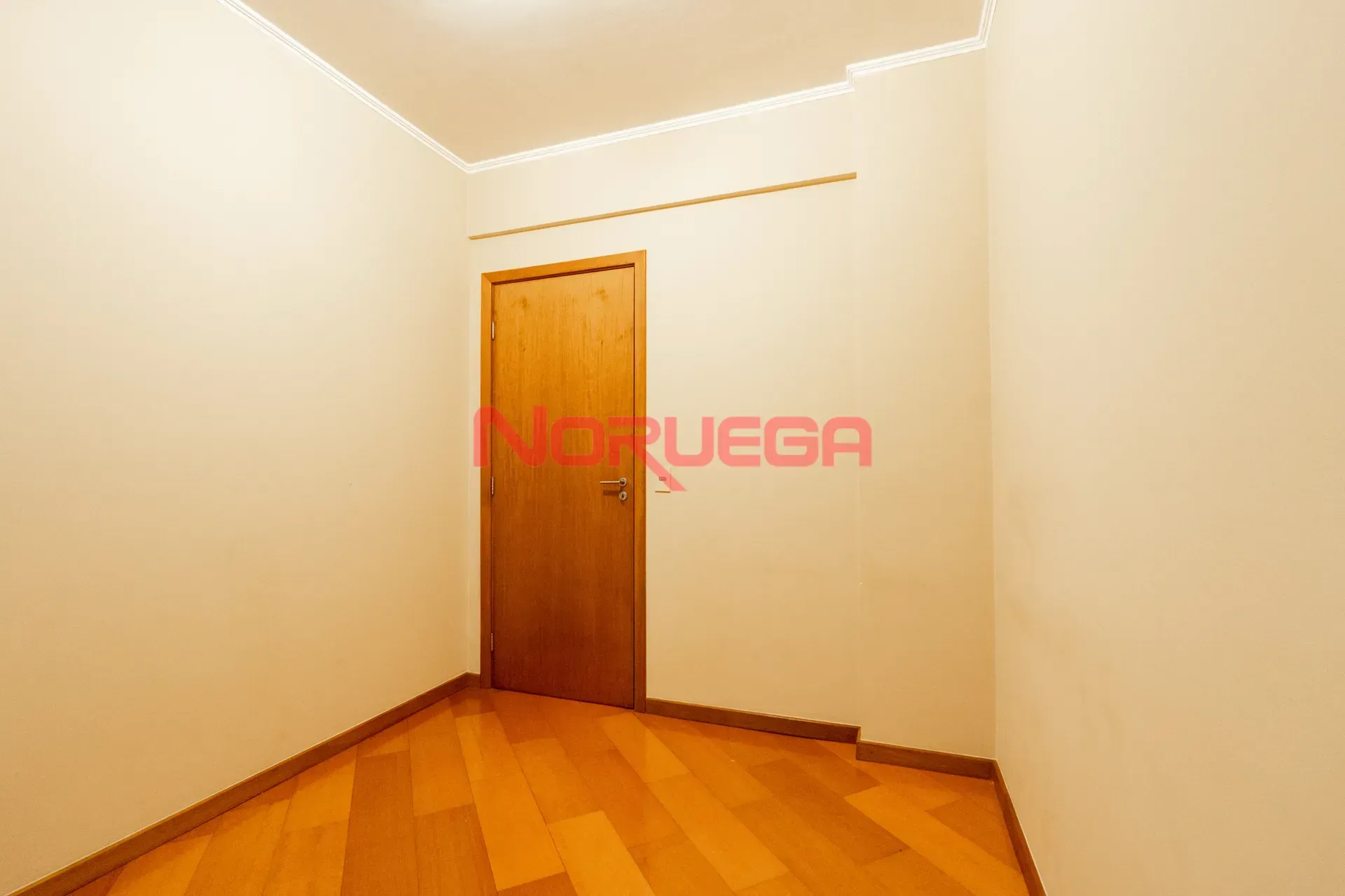 2-bedroom apartment with a built-in balcony grill — photo 23