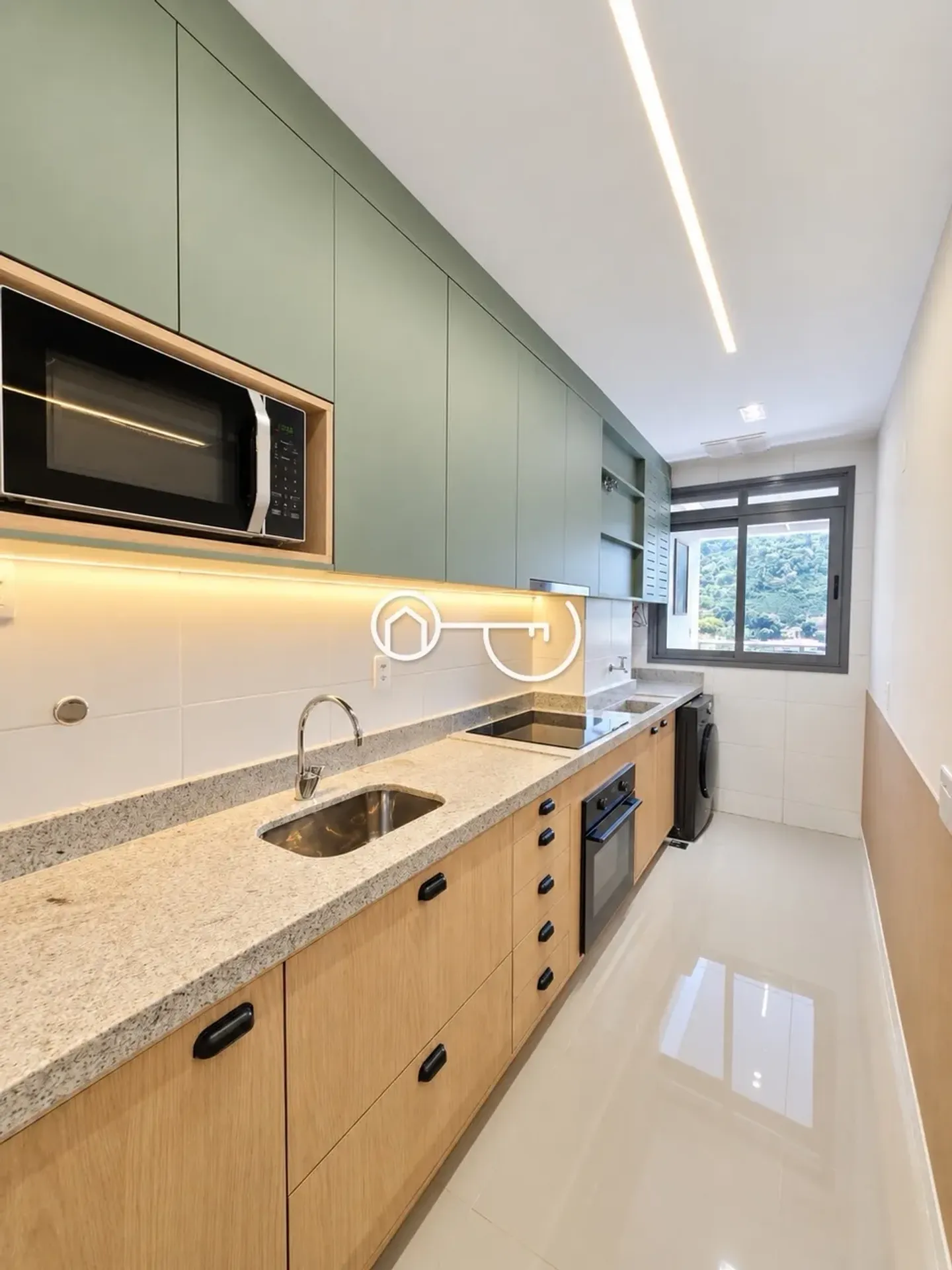 Furnished apartment, 93 m², with a mountain view — photo 13
