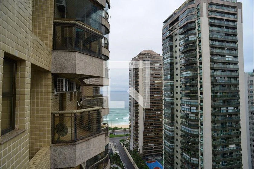 3-bedroom apartment with a water view — photo 3