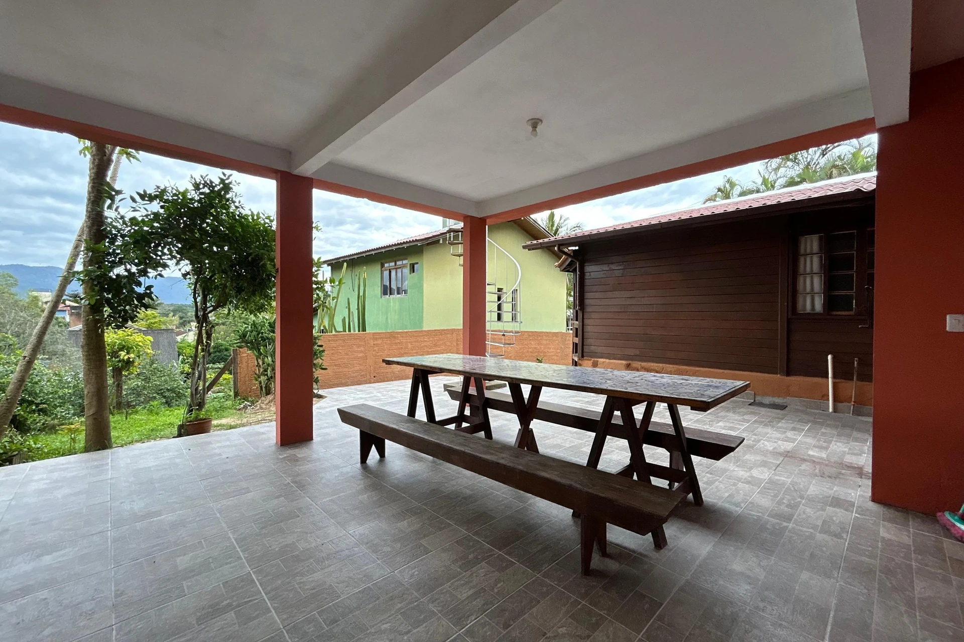 House, 100 m², with floor-to-ceiling windows — photo 4