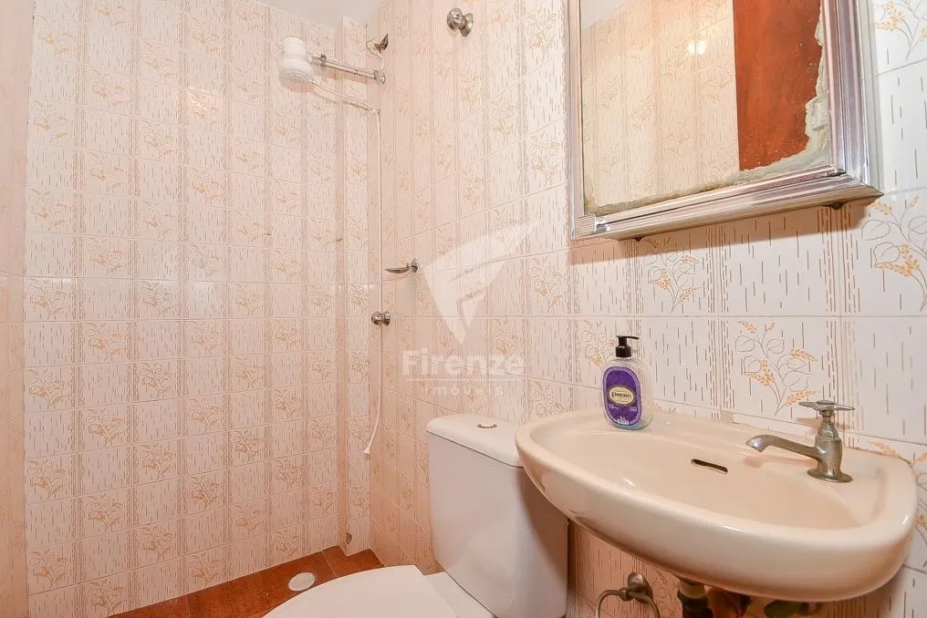 424 m² house with 3 en-suite bedrooms and 4 parking spots — photo 58