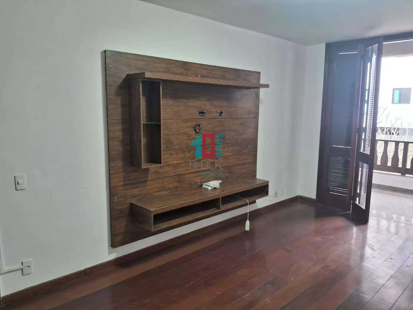House with 3 bedrooms including 1 suite and 4 baths — photo 38