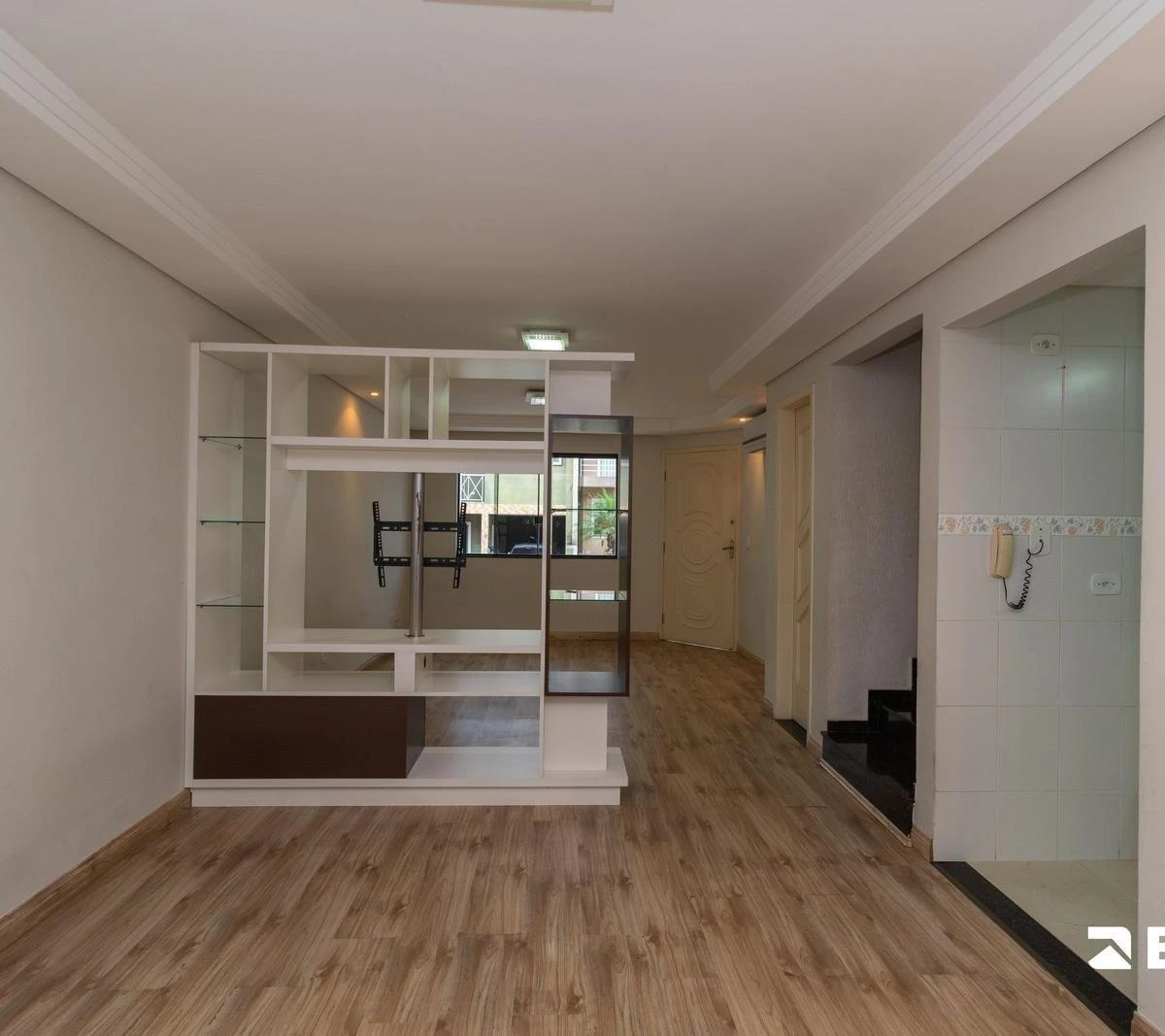 Balcony with a grill in a 3-bedroom house, 118 m² — photo 27