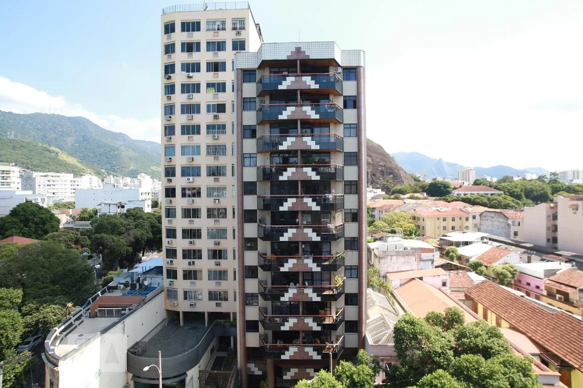 2-bedroom apartment with a mountain view — photo 17