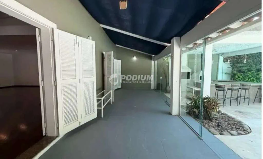 Casa com 6 quartos e 990 m² com varanda e churrasqueira — photo 9