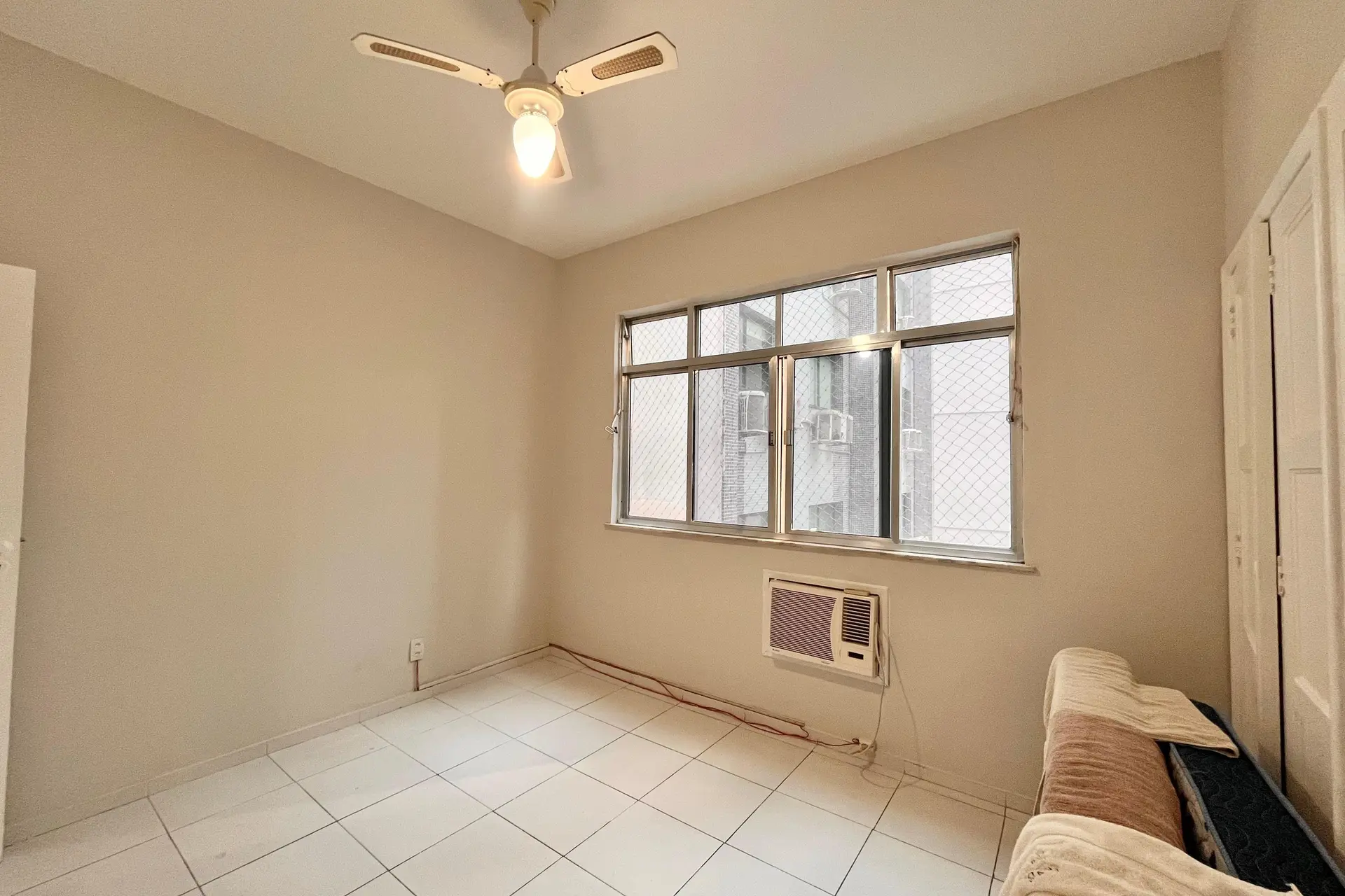 Furnished apartment with 2 bedrooms and 1 bathroom — photo 21