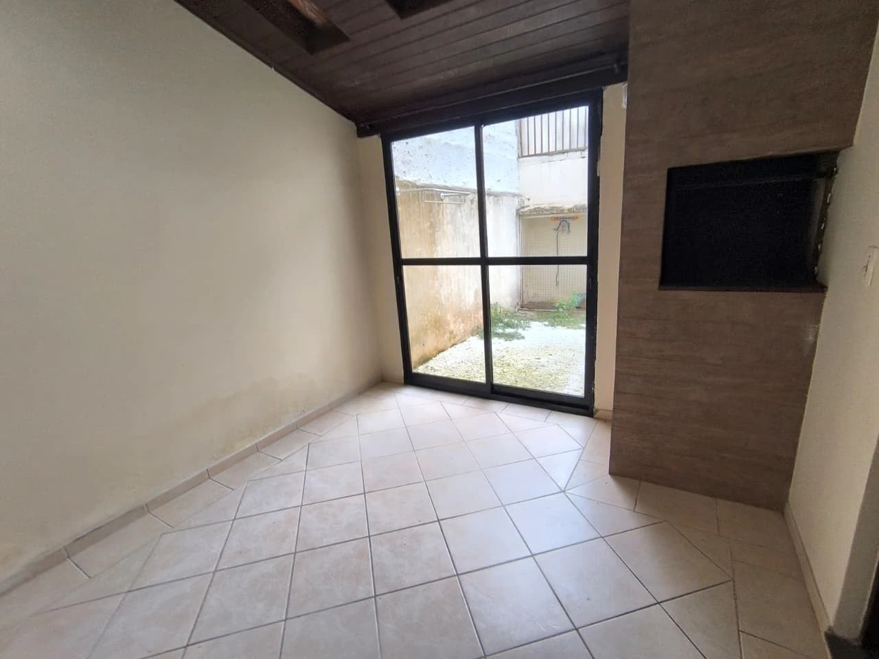 3-bedroom house with a walk-in closet in Curitiba — photo 25