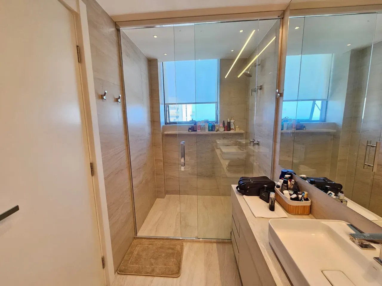 231 m² apartment with 3 bedrooms and 5 bathrooms — photo 27